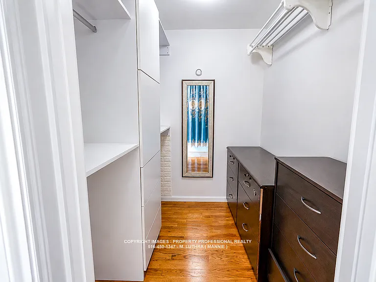 2ND FL - MASTER BEDROOM WALK IN CLOSET