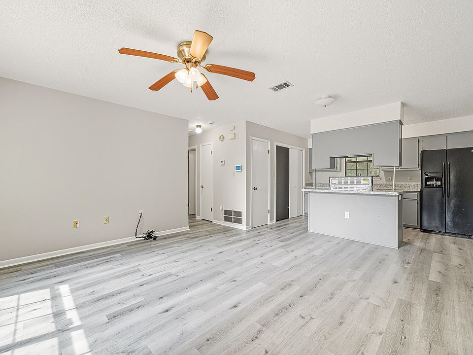 1st image of 102 Grimes Ave