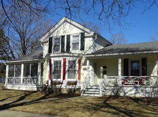 1131 Wisconsin St, Lake Geneva, WI 53147