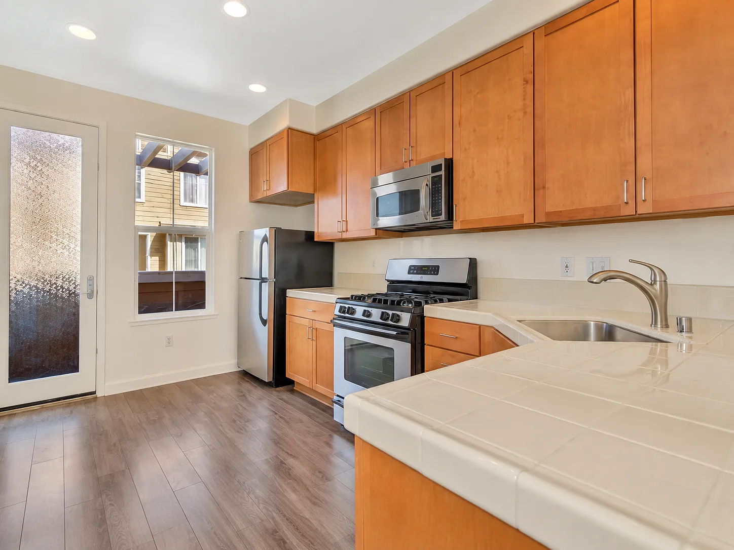 2 bed, 2.5 bath, 1179 sqft, $3,500 — Photo 4