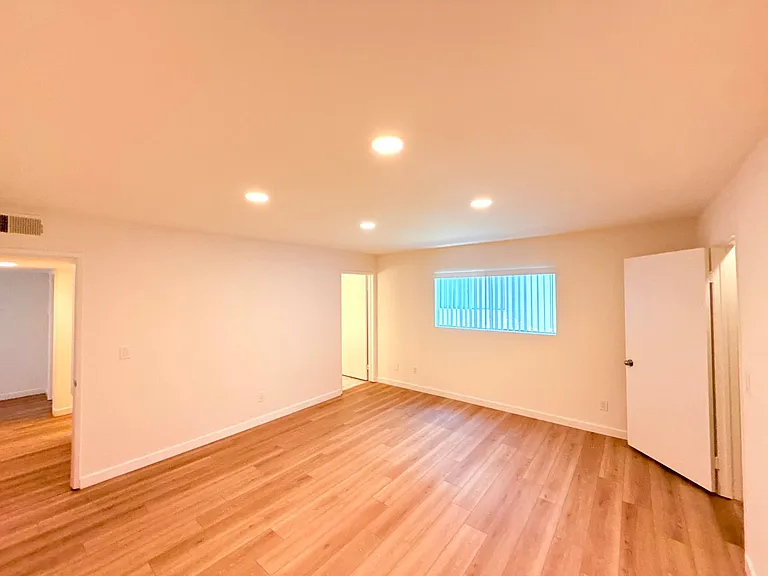 5233 Cartwright Avenue — Photo 16