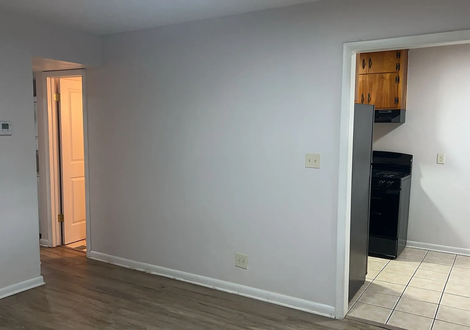 210 S Hill Apartments — Photo 4