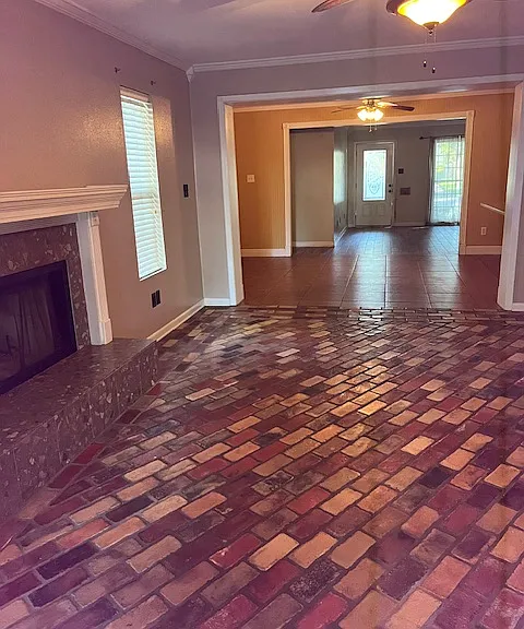 2407 Arlington Pl — Photo 9