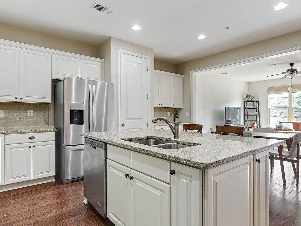 1st image of 6092 Holly Park Ln SE