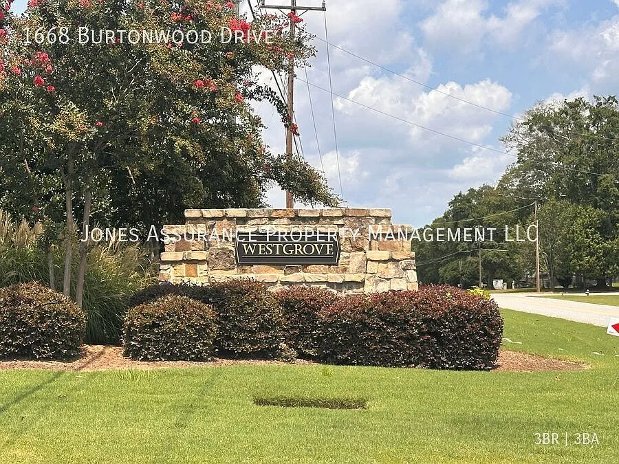 Beautiful Home With An Open Floor Plan, Bonus Space And Attached Garage — Photo 2