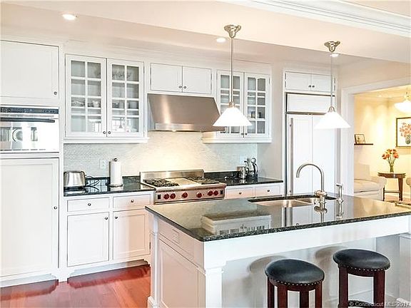 3rd image of 8 Stonington Cmns Unit 25
