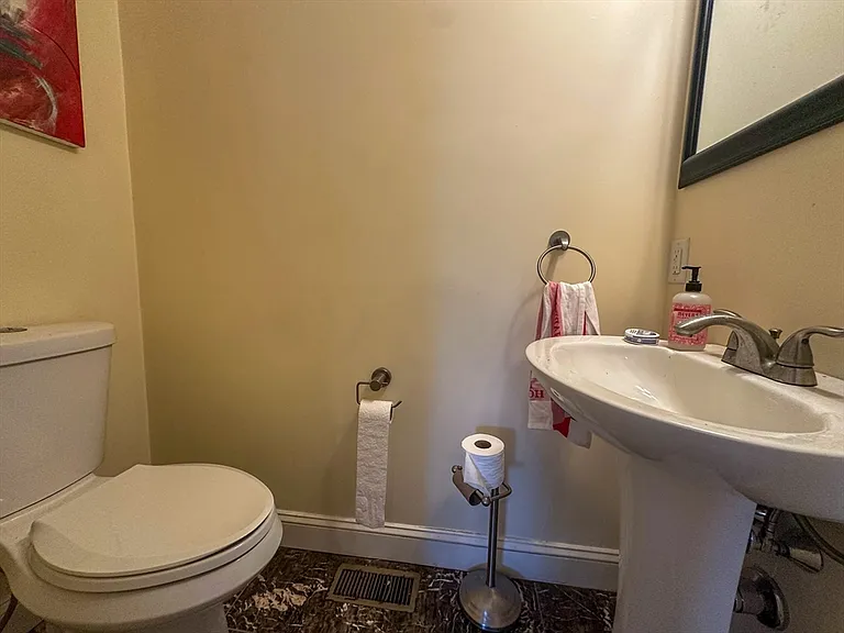 77 Faywood Ave — Photo 11