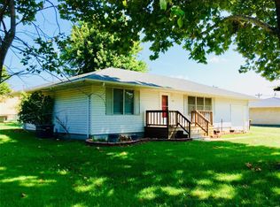 221 Fairfax Dr, Lebanon, MO 65536