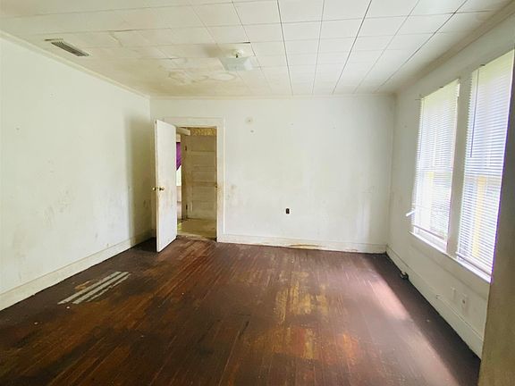 5th image of 436 Irby St
