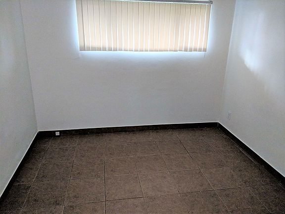 5th image of 1819 E Sheridan St APT 1