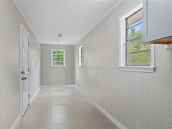 3rd image of 608 Manning Dr