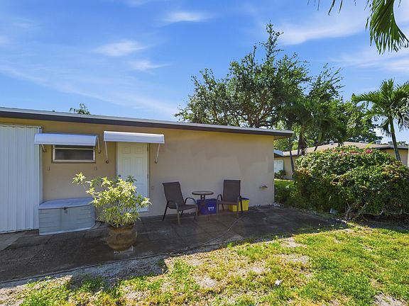 4th image of 940 S Drive Terrace #A