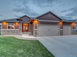 2508 S Moss Stone Ave, Sioux Falls, SD 57110