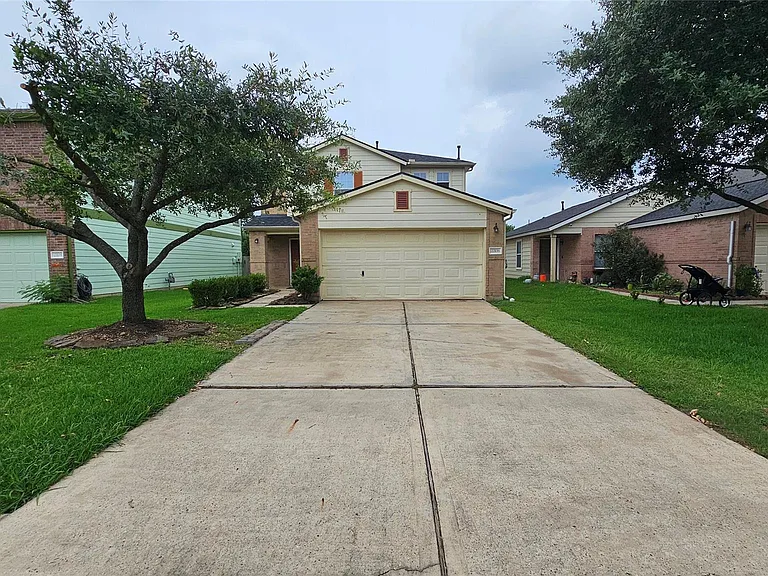 22135 Greengate Dr — Photo 1