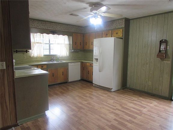 3rd image of 1691 Huckaby Rd