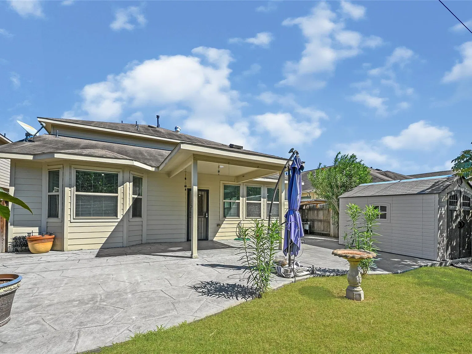 5 bed, 2.5 bath, 3279 sqft, $2,500 — Photo 3