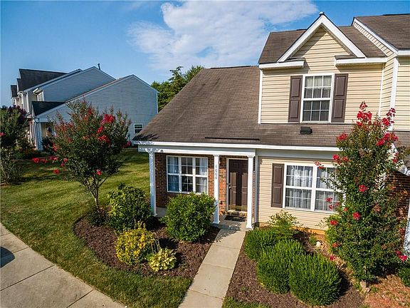 2nd image of 1008 Oak Blossom Way