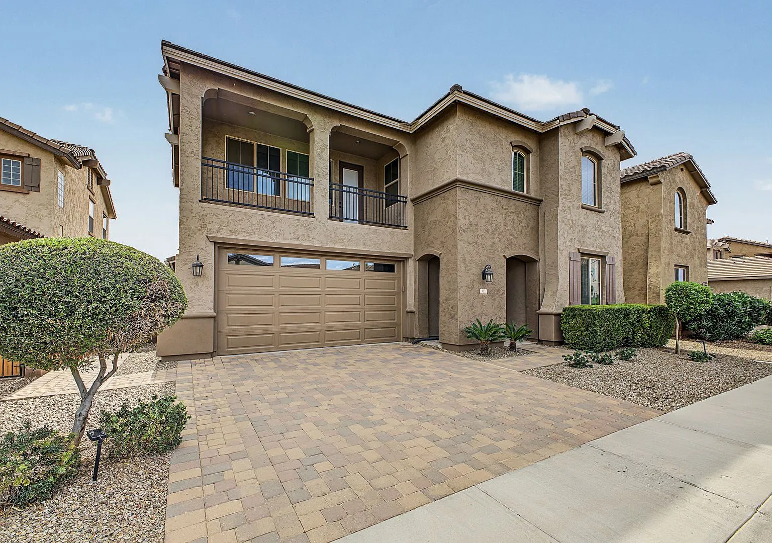 Spacious 5 Bedroom Home with Upstairs Loft & Community Pool! — Photo 1