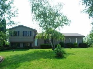 9015 Schill Rd, Saline, MI 48176