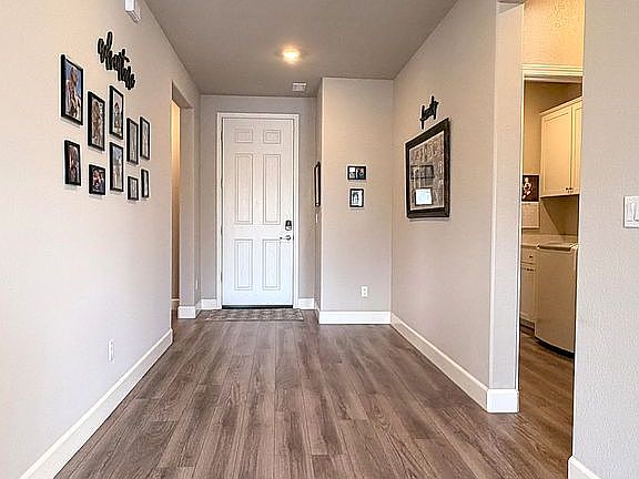Entry Way (Front Door)