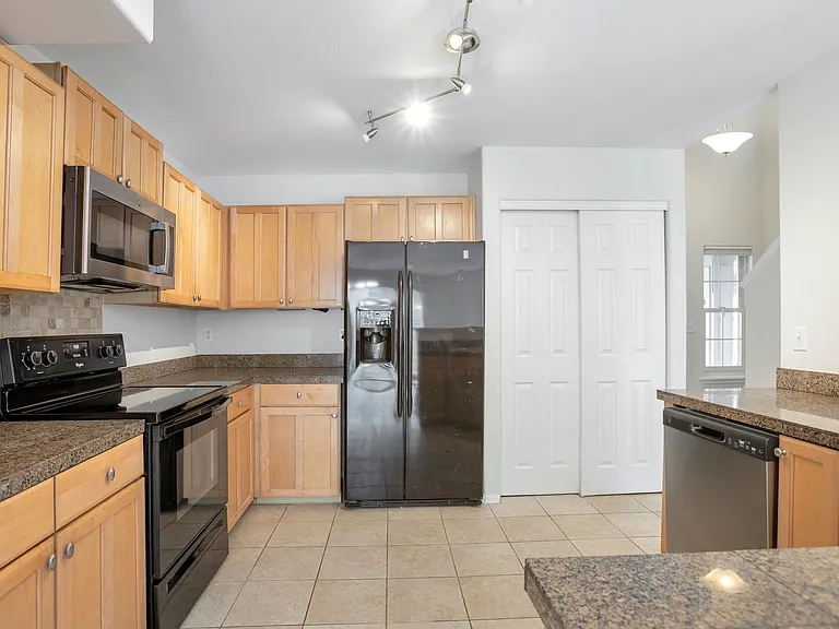 1254 S Zeno Way #E — Photo 4