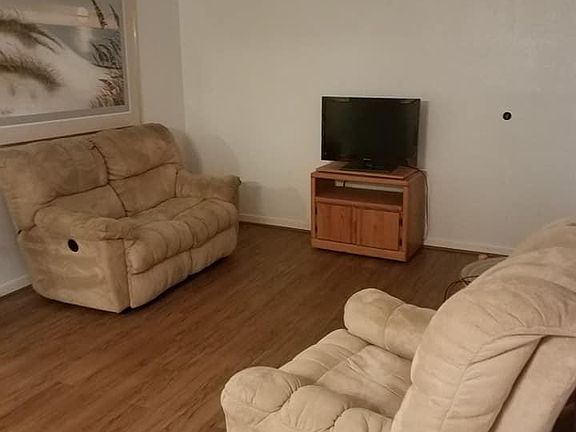 Living room (can be furnished or unfurnished)