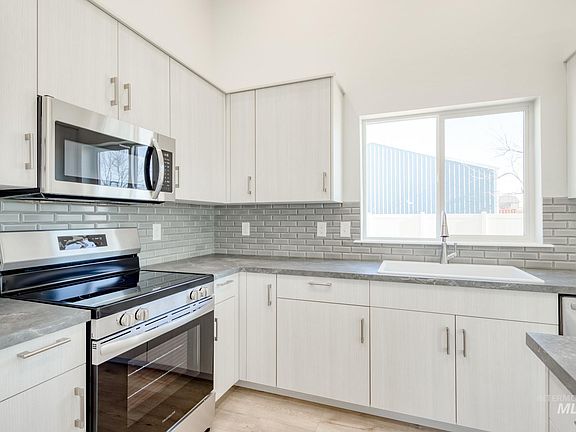 3rd image of 9039 W Violet St