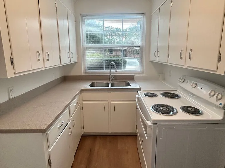 51 Columbus Dr #1 — Photo 6