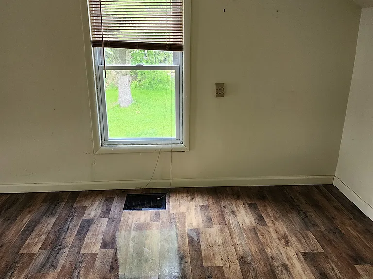 505 Sterling St — Photo 16