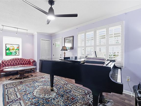 3rd image of 220 Pinecrest Place