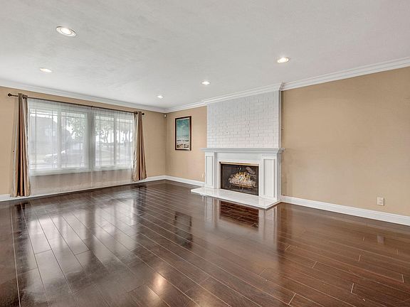 4th image of 2903 E Collyer Ln