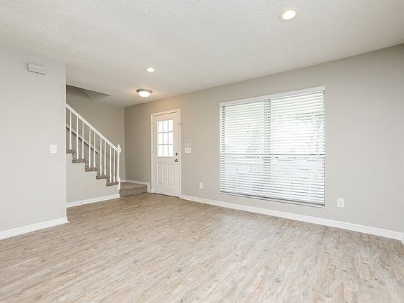 5th image of 827 Willington Ln