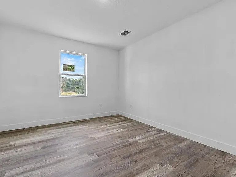 413 E Main St — Photo 5