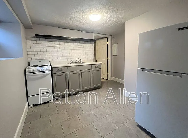 205 Hillside St #6 — Photo 5