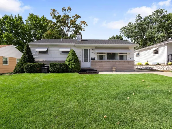 1251 Sussex Dr, South Bend, IN 46628