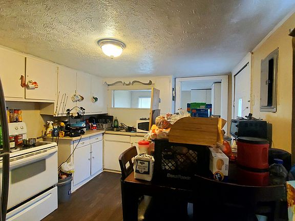 5th image of 504 Demoss St
