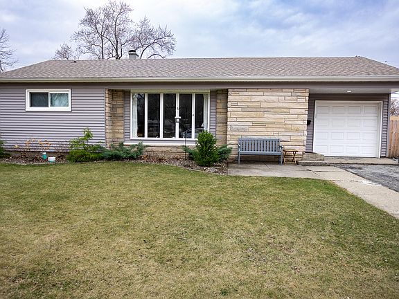 2nd image of 903 S Main St