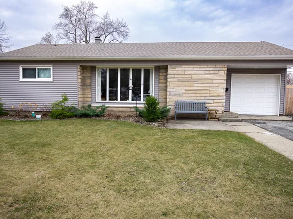 903 S Main St, Crown Point, IN 46307