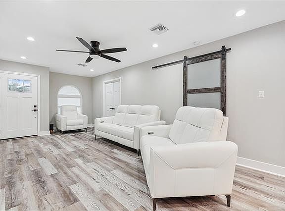 3rd image of 625 Oaklawn Dr