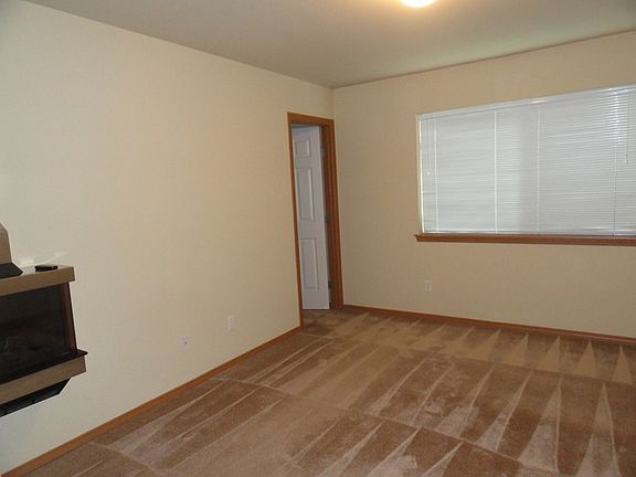 5th image of 10511 140th St Ct E Unit 33