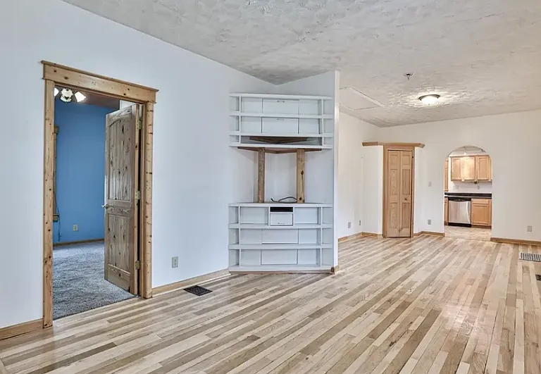1112 Oxford State Rd — Photo 11