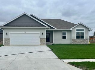 4317 SW Lakeside Dr, Topeka, KS 66610