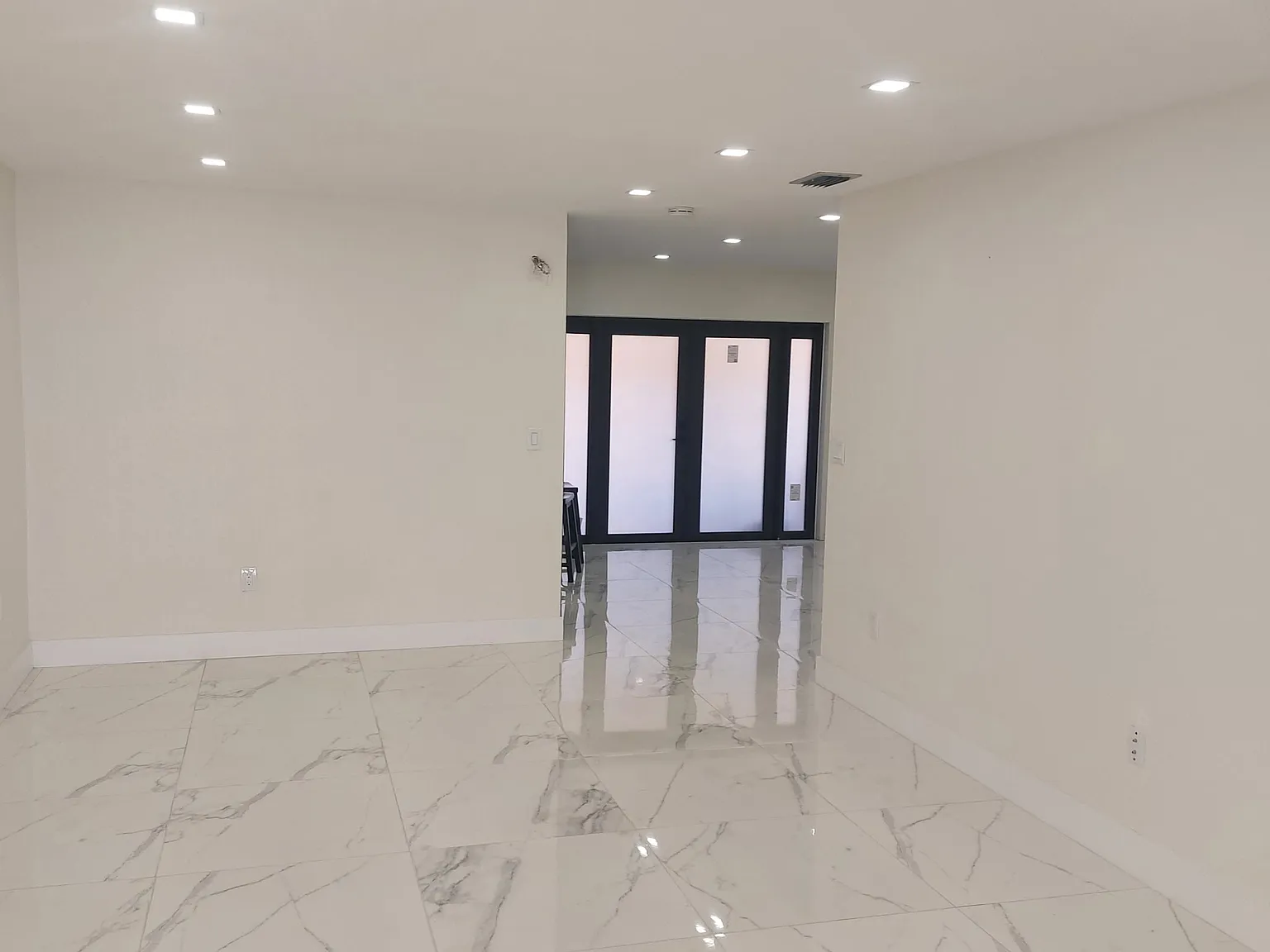 3 bed, 1800 sqft, $3,500 — Photo 2