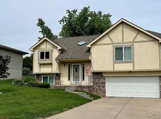 2304 Corn Dr, Papillion, NE 68046