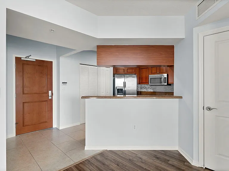 347 N New River Dr #1110 — Photo 5