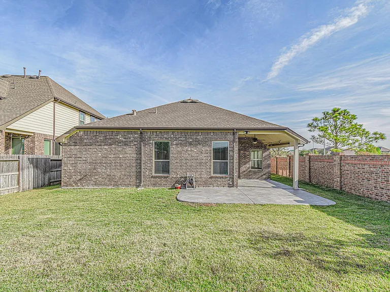 9403 Briscoe Bend Ln — Photo 23