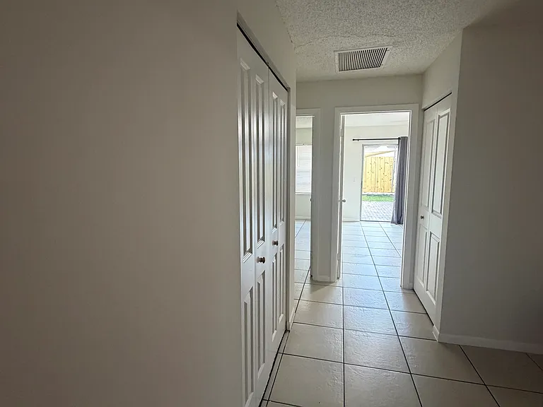 3677 S 57th Ave — Photo 9