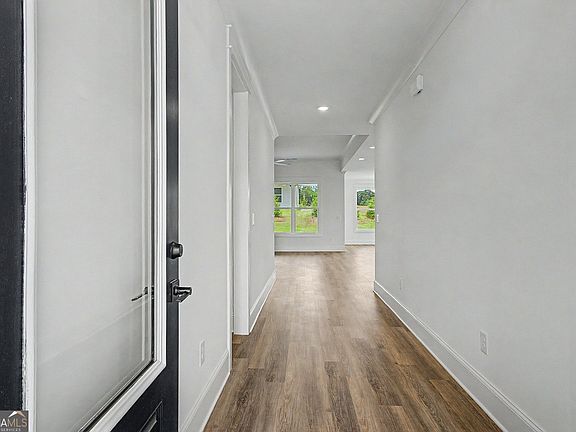 2nd image of 410 Redhaven Dr