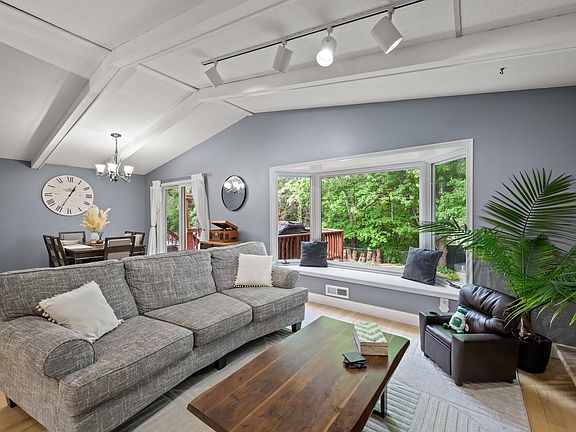 4th image of 1413 Chateaulin Ln