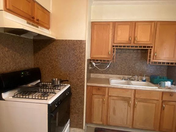 5th image of 662 W Chatham Dr